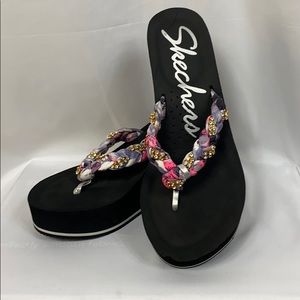 Size 10 sketchers heeled sandals